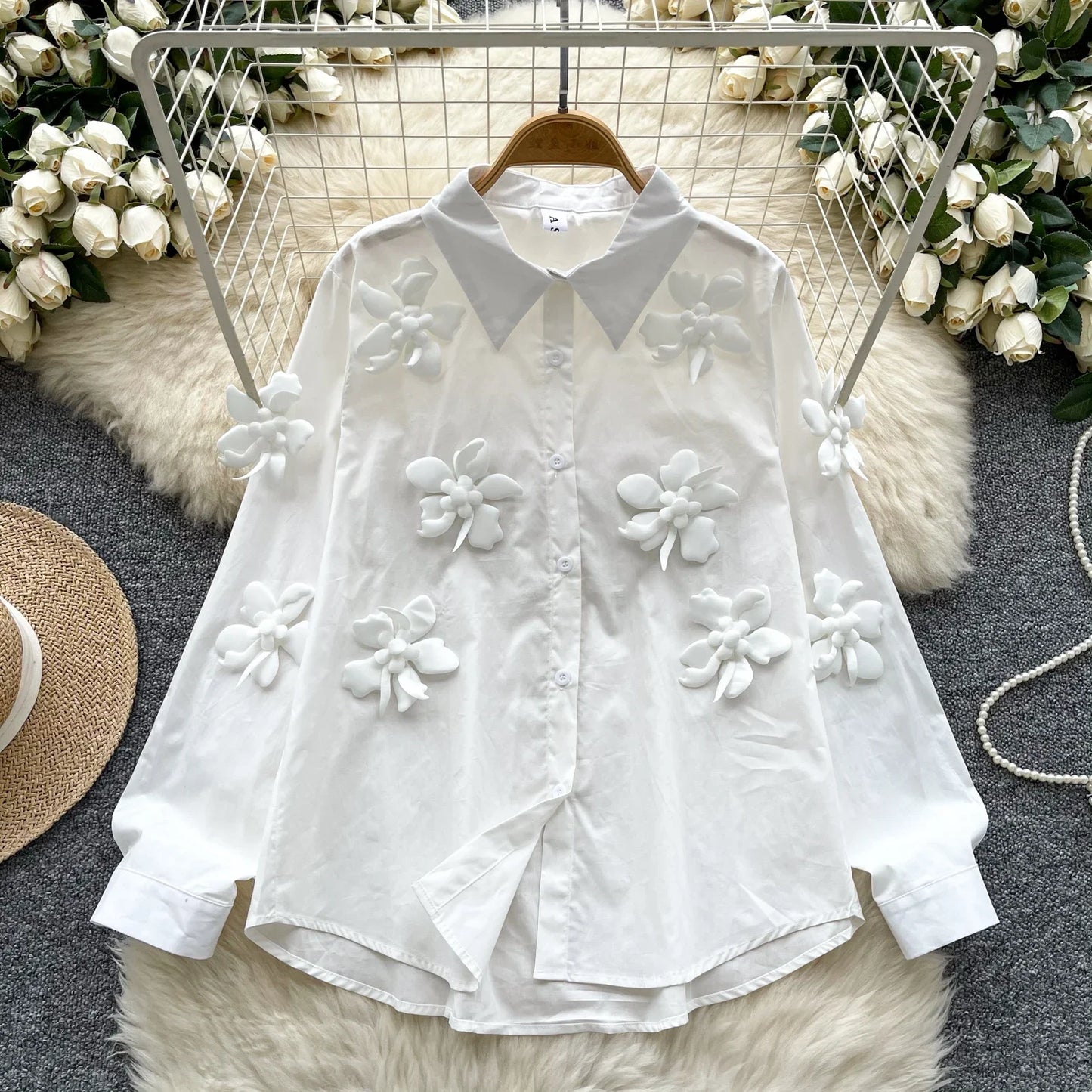 Blusa Elegante con Flores en Relieve
