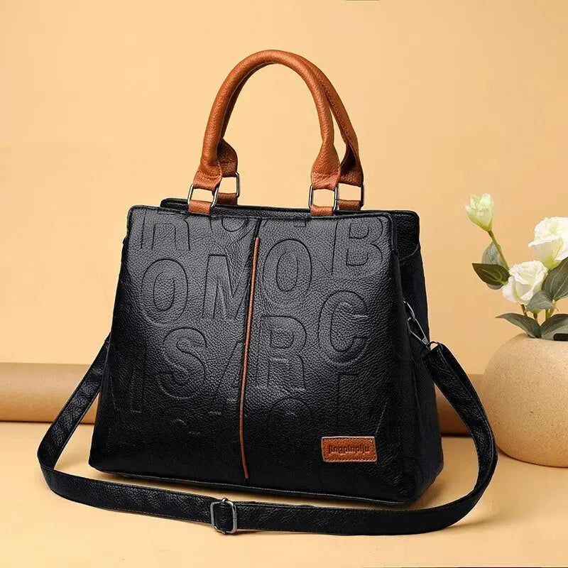 Bolso de Mano con Letras Grabadas
