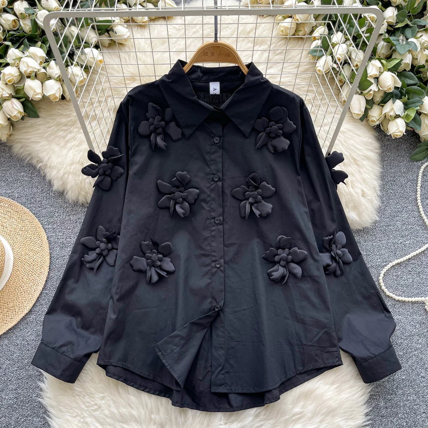 Blusa Elegante con Flores en Relieve