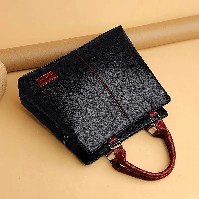 Bolso de Mano con Letras Grabadas