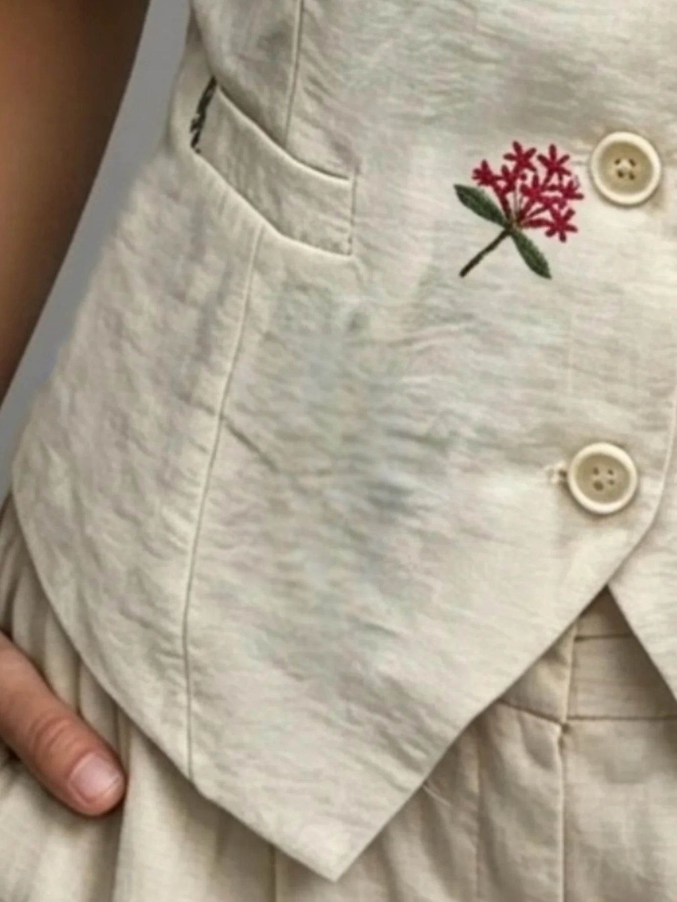 Chaleco de Lino con Bordado Floral