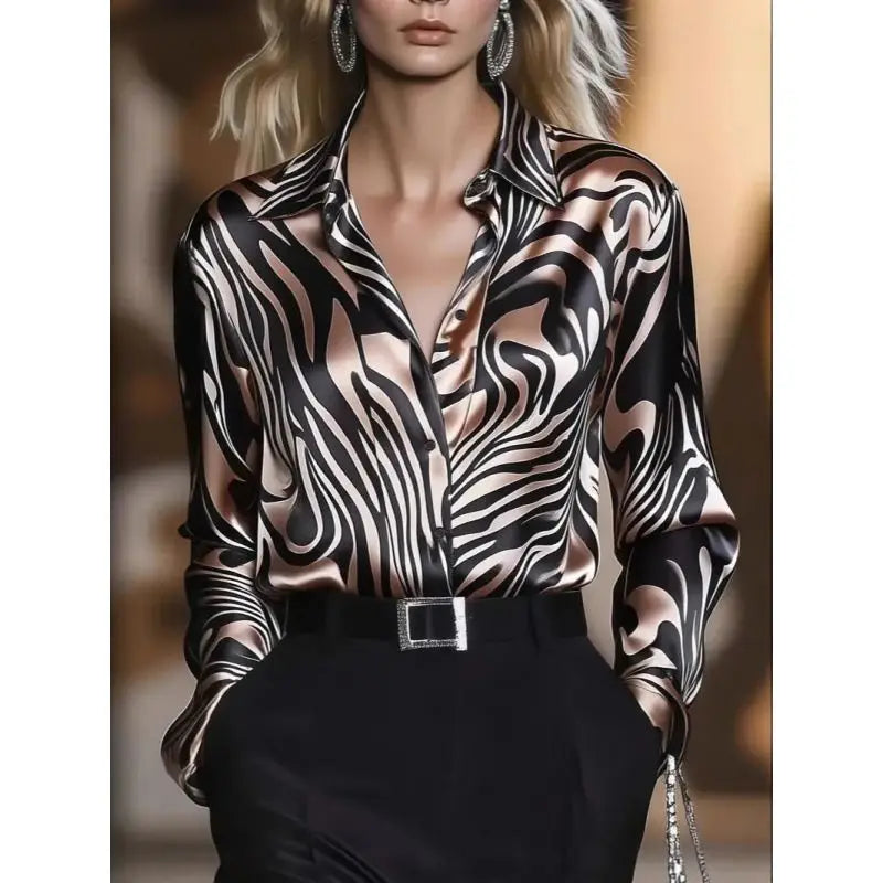 Blusa Elegante Satinada con Estampado Abstracto y Manga Larga