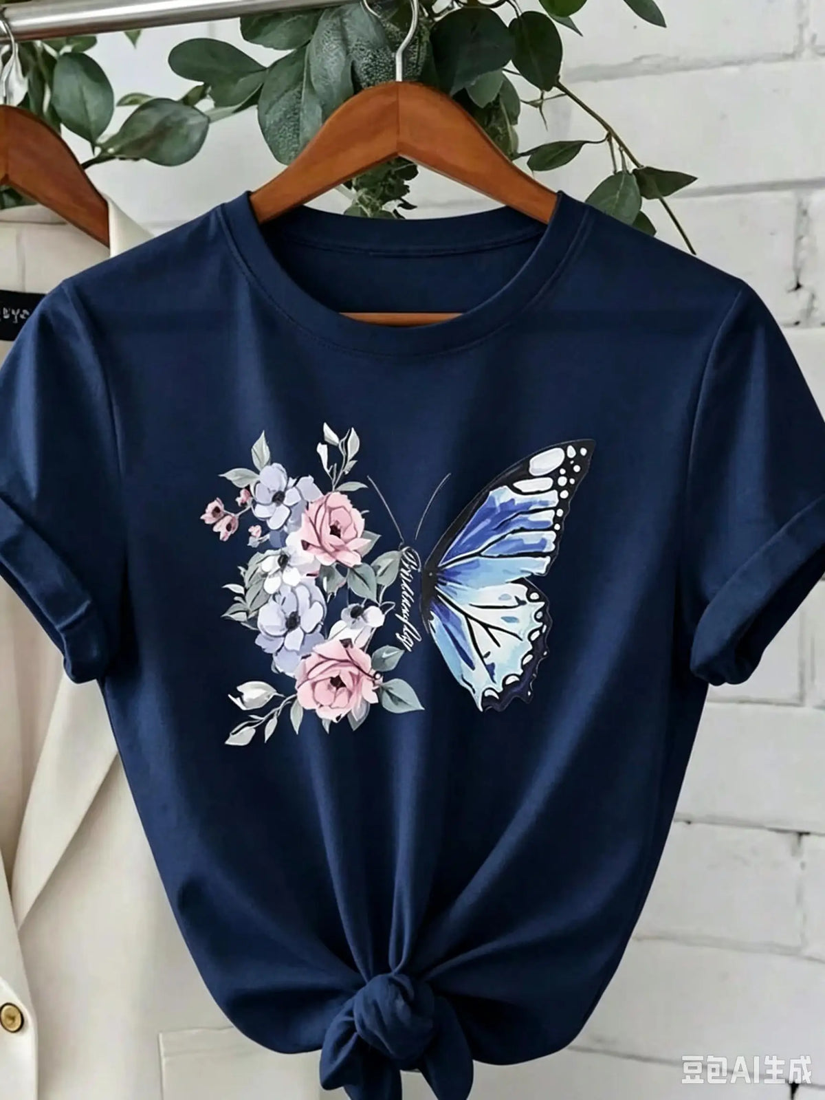 Camiseta de Algodón con Estampado Floral y Mariposa