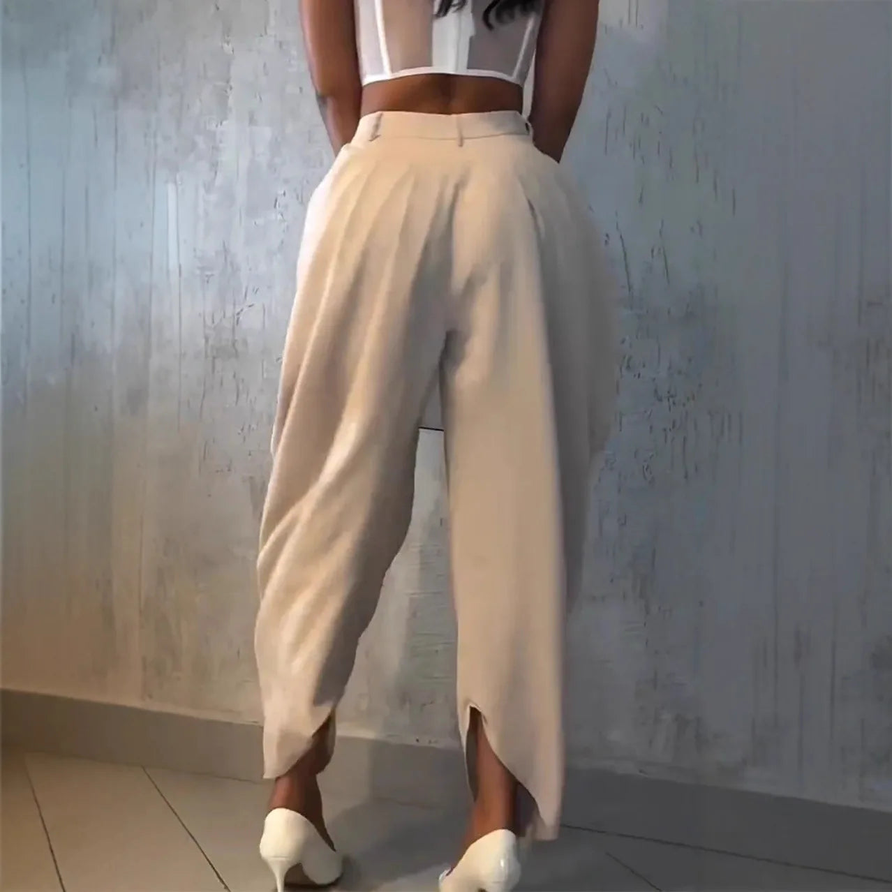 Pantalón de Cintura Alta – Corte Moderno y Caída Fluida