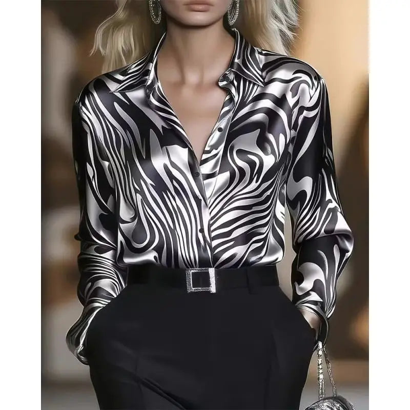 Blusa Elegante Satinada con Estampado Abstracto y Manga Larga