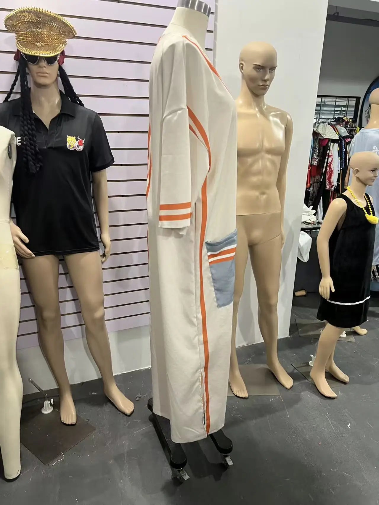 Vestido Maxi Estampado – Escote en V y Bolsillos