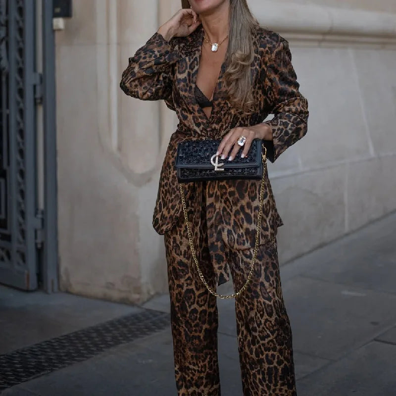 Conjunto de Blazer y Pantalón con Estampado Animal