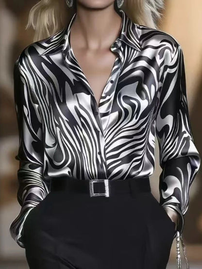 Blusa Elegante Satinada con Estampado Abstracto y Manga Larga